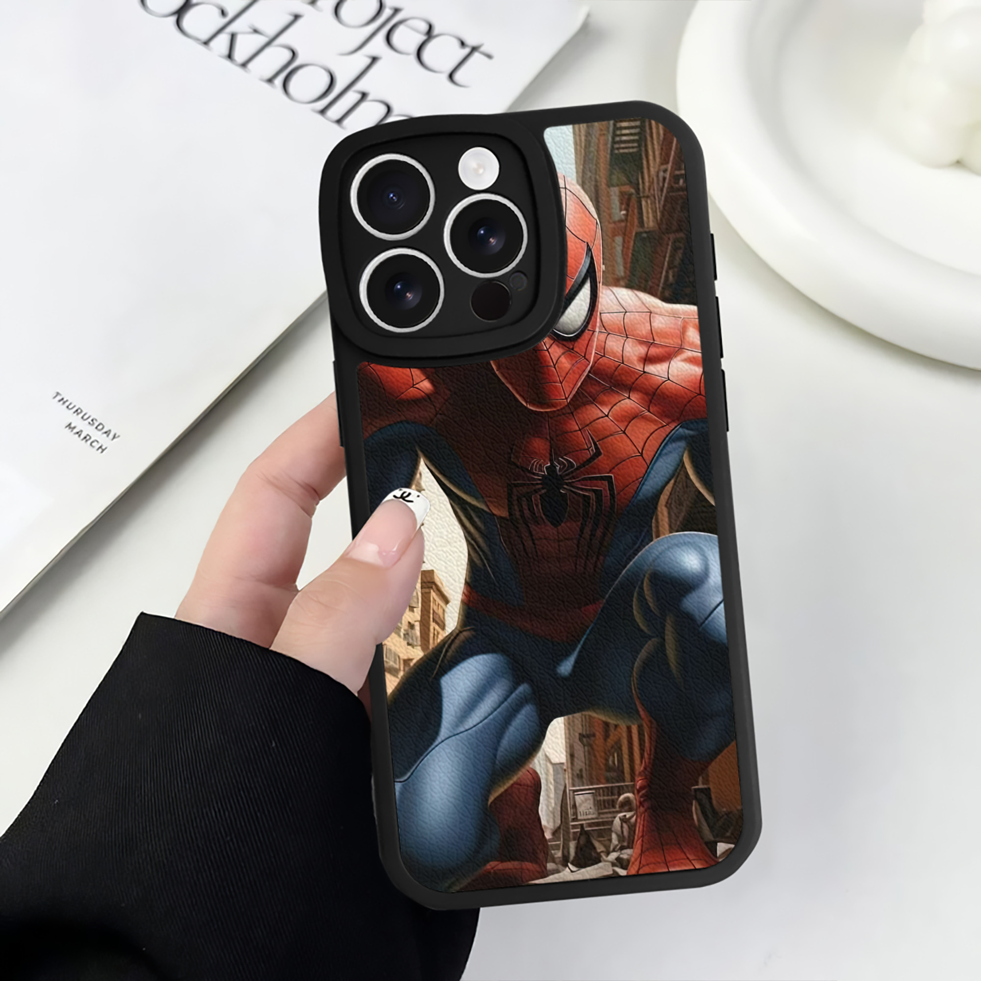 （画像用） Spider Man スパイダーマン 【iPhone 16シリーズ対応】シリコンスマホケース（レザー調） 材質：シリコン